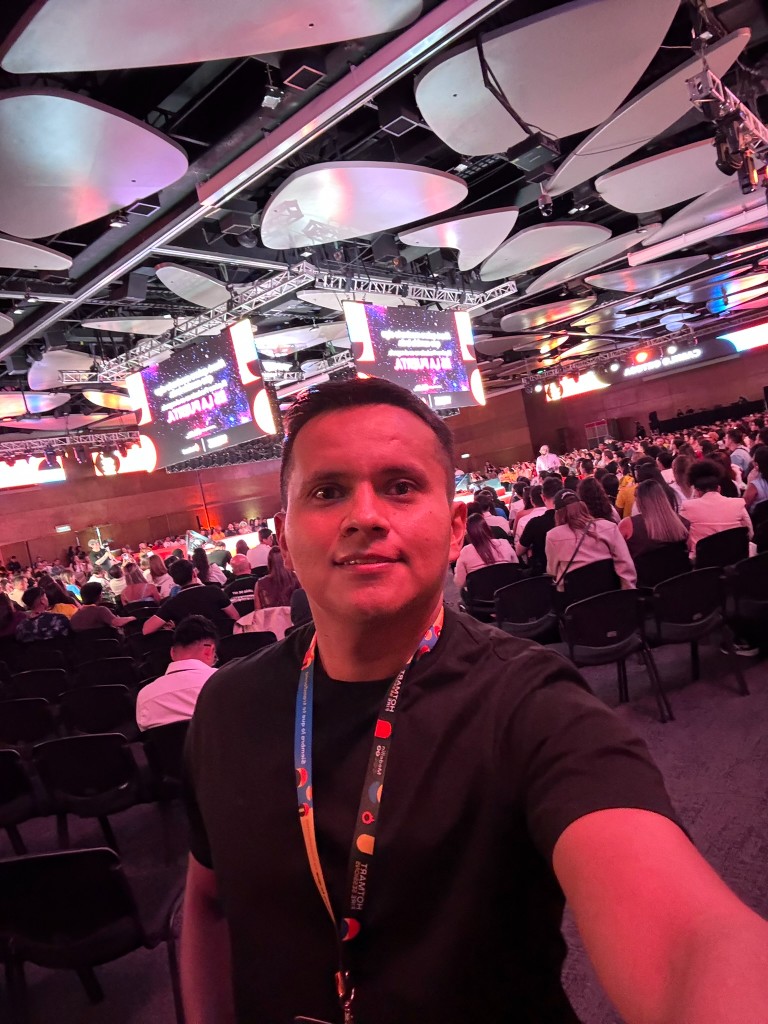 En un evento de conferencias con audiencia